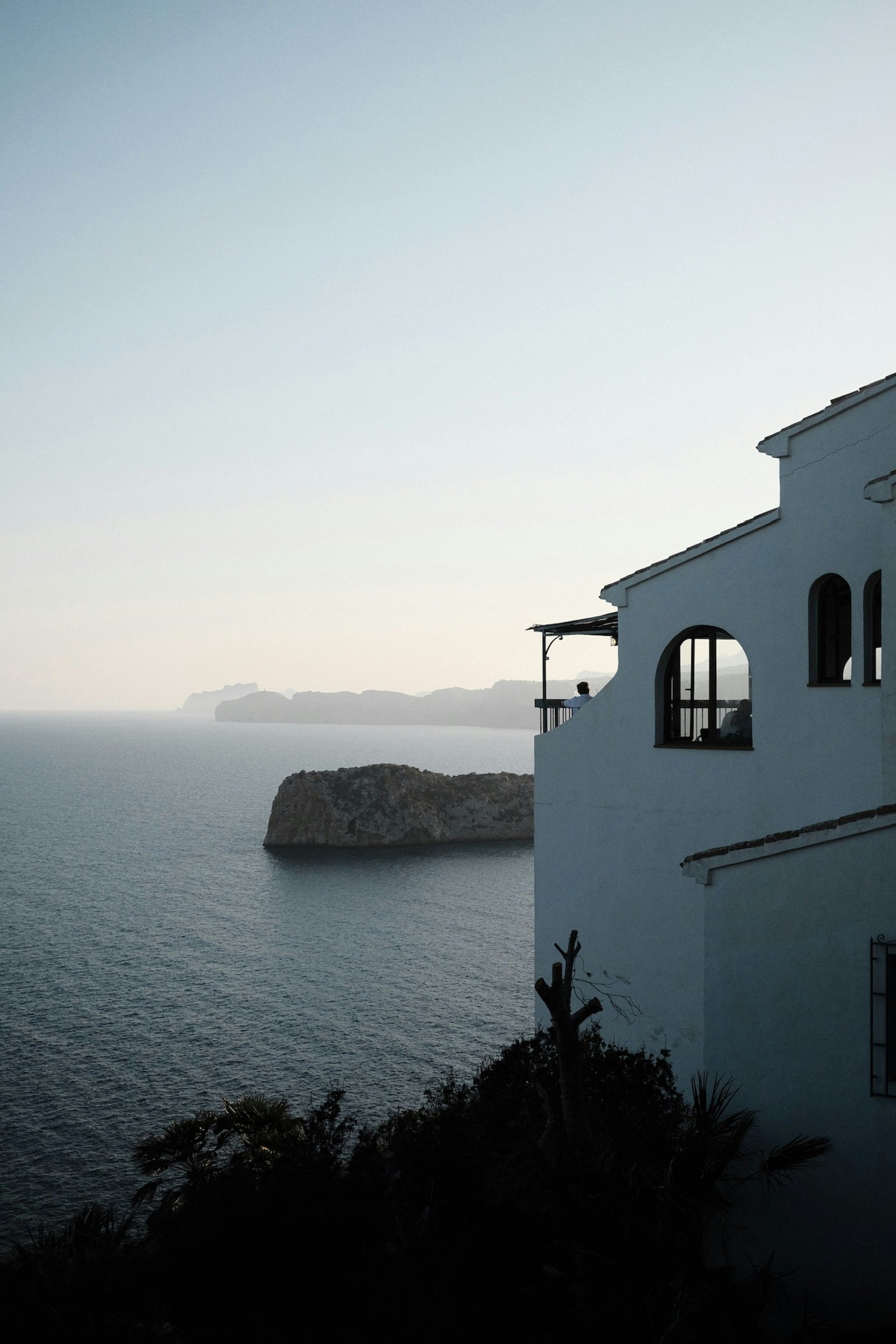 Villa sulla scogliera con vista sul Mediterraneo